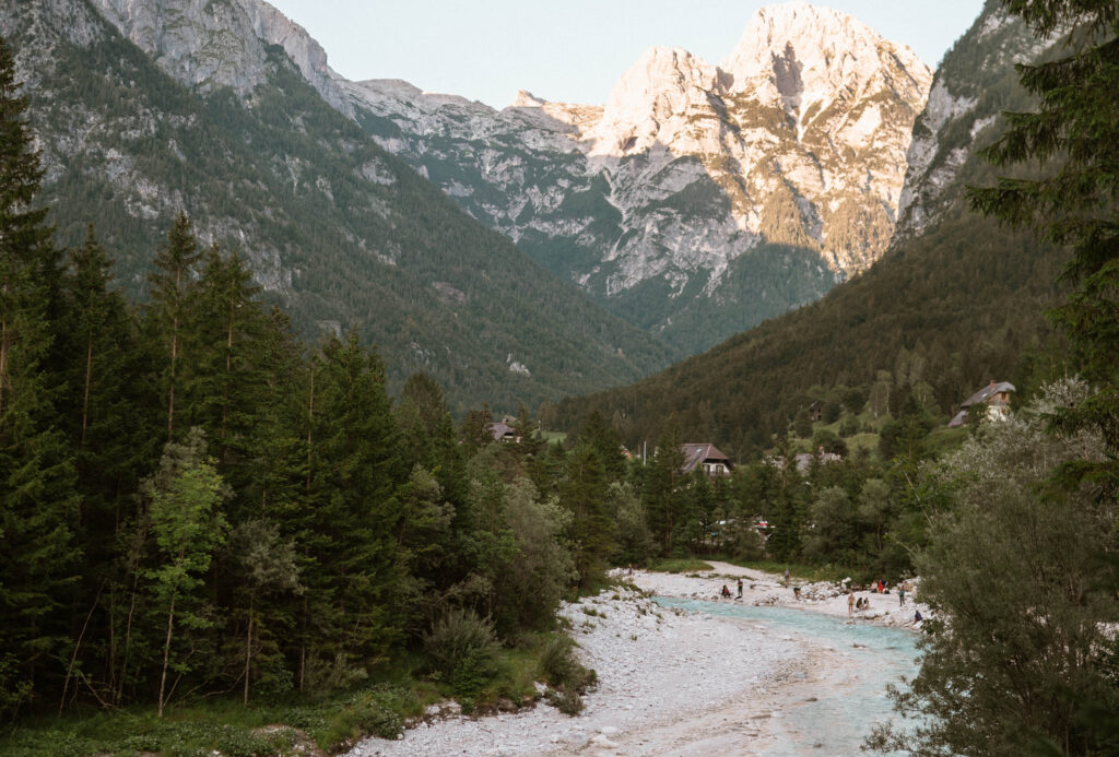 Kamp Triglav · Trenta — kemp v Triglavském národním parku u Soči.